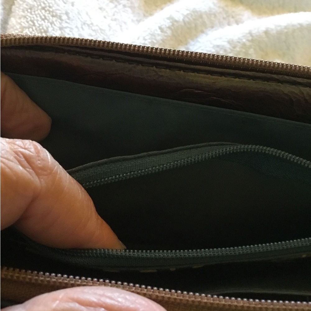 Target Floral Pattern Zip Wallet in Brown and Navy - Picture 9 of 9